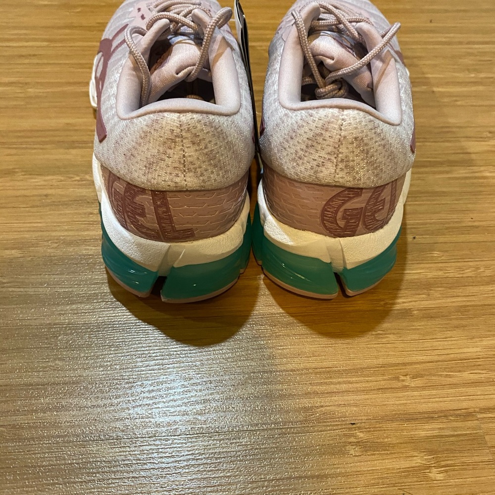 New ASICS - Picture 5 of 5